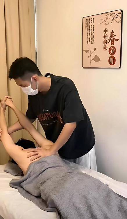 午夜男女羞羞影院福利院的相关介绍