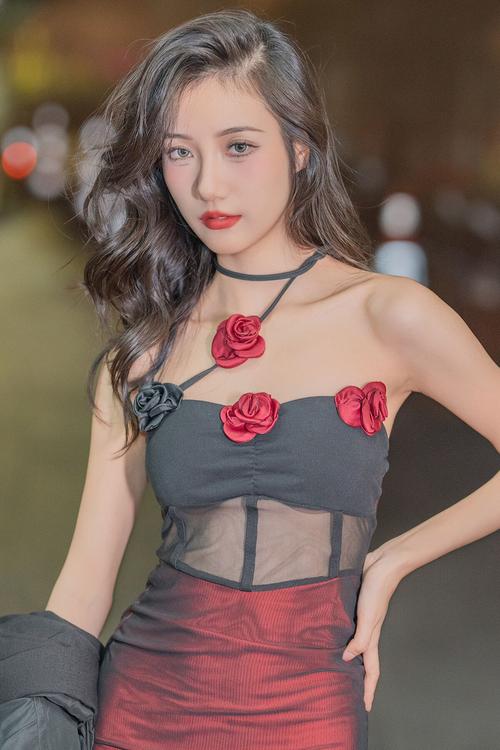 正在播放国产av剧情一女的相关介绍