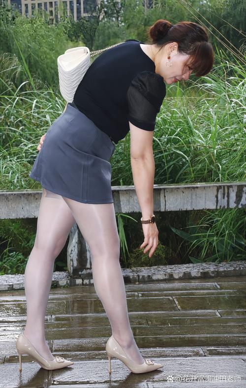 妩媚人妻作者不详的相关介绍