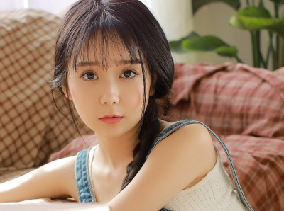 操白黑丝美女的相关介绍