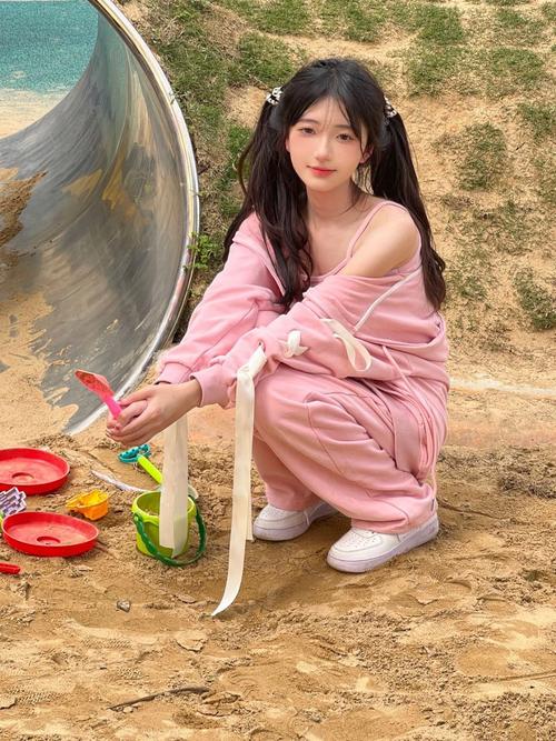 色巨av在线的相关介绍