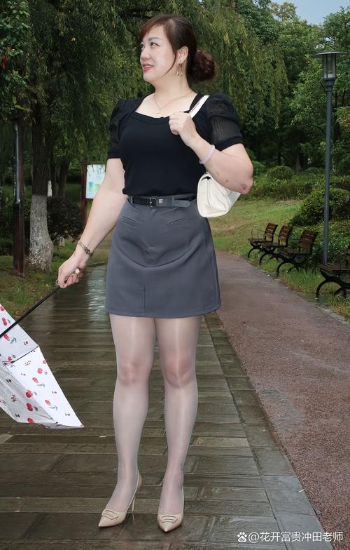 《丰满人妻被猛烈进入的相关介绍