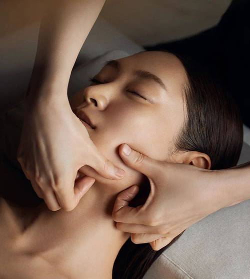 女下体分泌物发黄的相关介绍