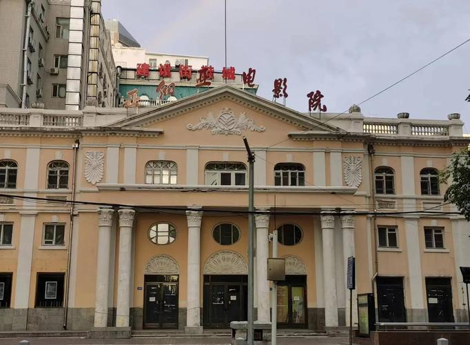 人妻少妇久久久一区二区三区的相关介绍