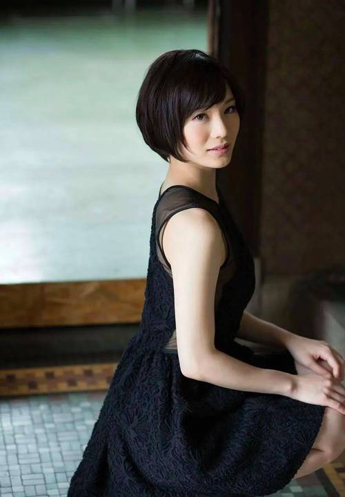 操小姑娘的逼逼视频的相关介绍
