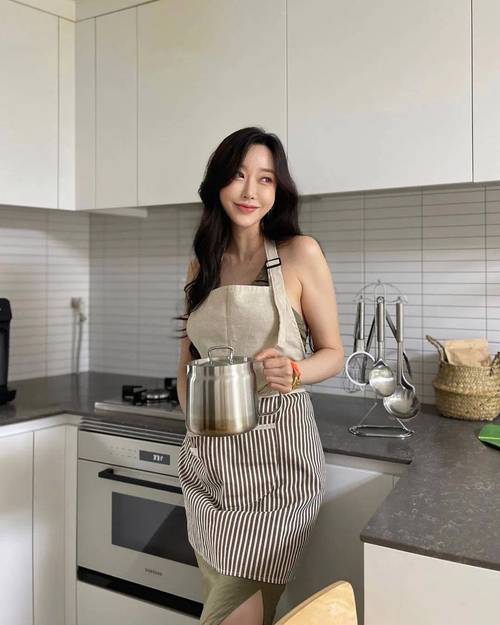 久久人妻少妇嫩草.av的相关介绍
